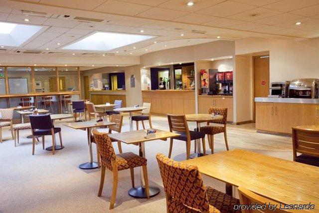 Travelodge Guildford Exteriér fotografie