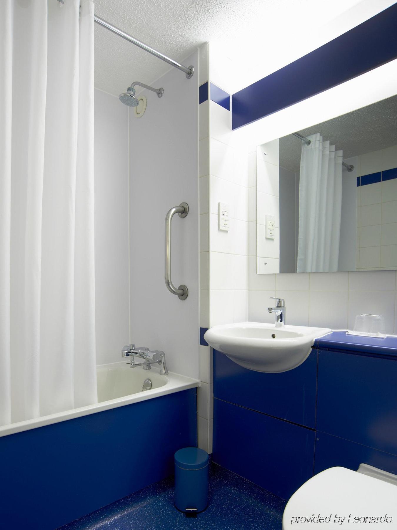 Travelodge Guildford Exteriér fotografie