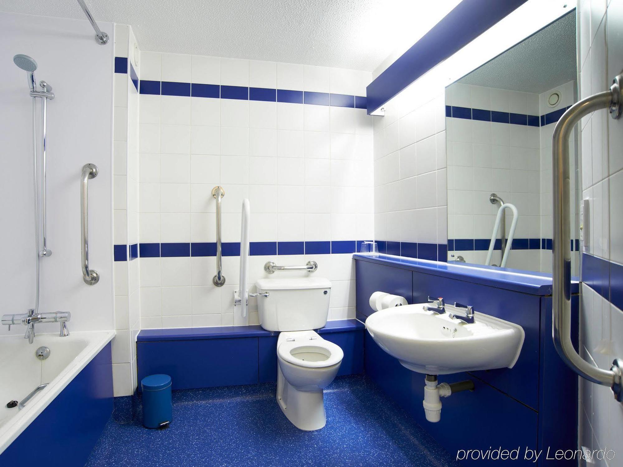 Travelodge Guildford Exteriér fotografie
